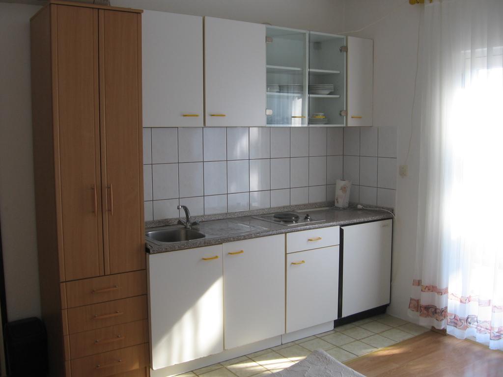 Apartments Marjanovic Bol Quarto foto