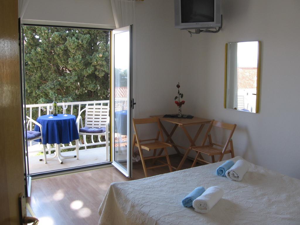 Apartments Marjanovic Bol Quarto foto